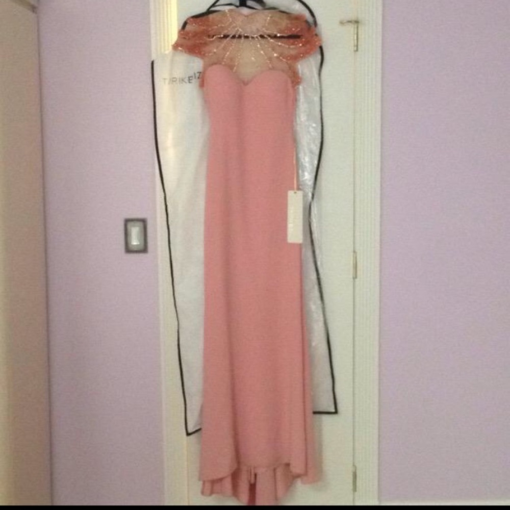 Dress - Picture 2 of 6